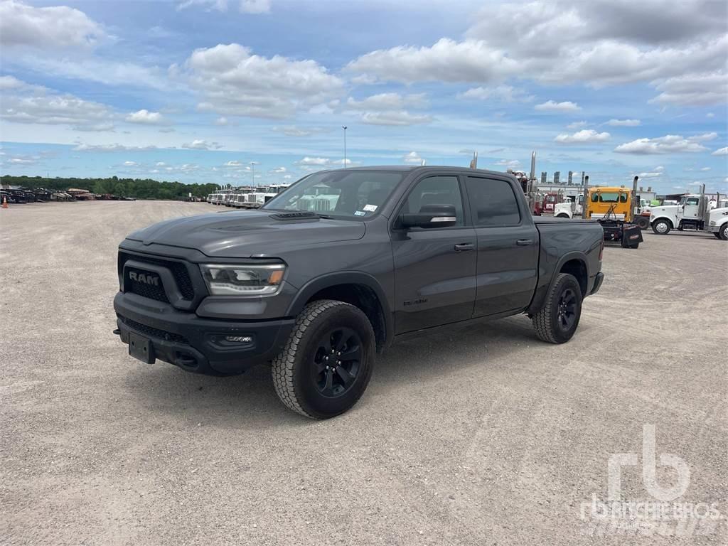 RAM 1500 Vieglais kravas automobilis/izkraušana no sāniem