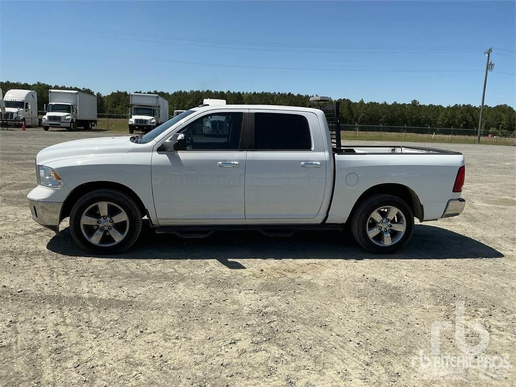 RAM 1500 Vieglais kravas automobilis/izkraušana no sāniem
