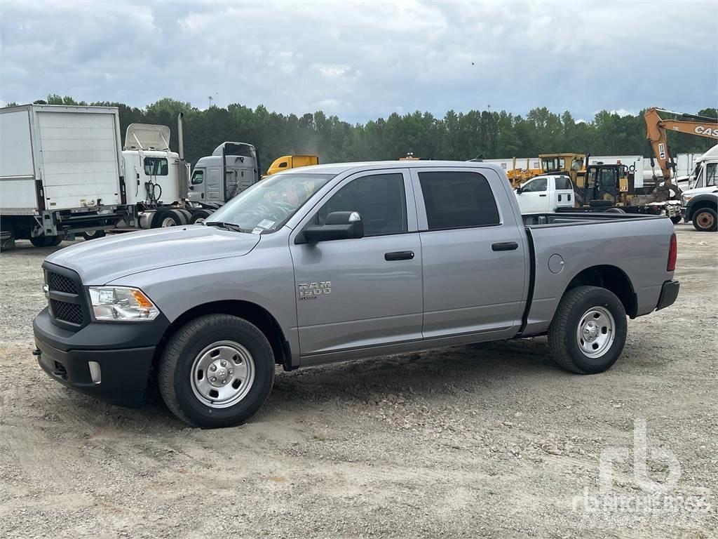 RAM 1500 Vieglais kravas automobilis/izkraušana no sāniem