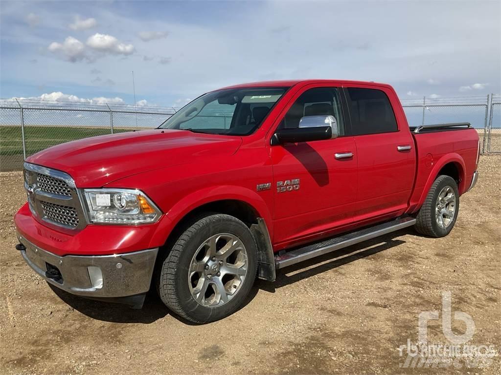 RAM 1500 Vieglais kravas automobilis/izkraušana no sāniem