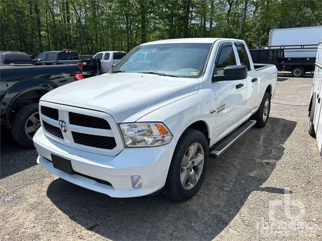 RAM 1500 Vieglais kravas automobilis/izkraušana no sāniem