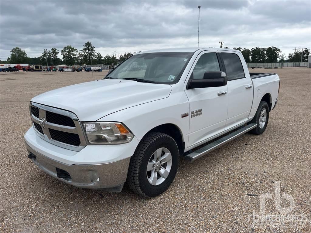 RAM 1500 Vieglais kravas automobilis/izkraušana no sāniem