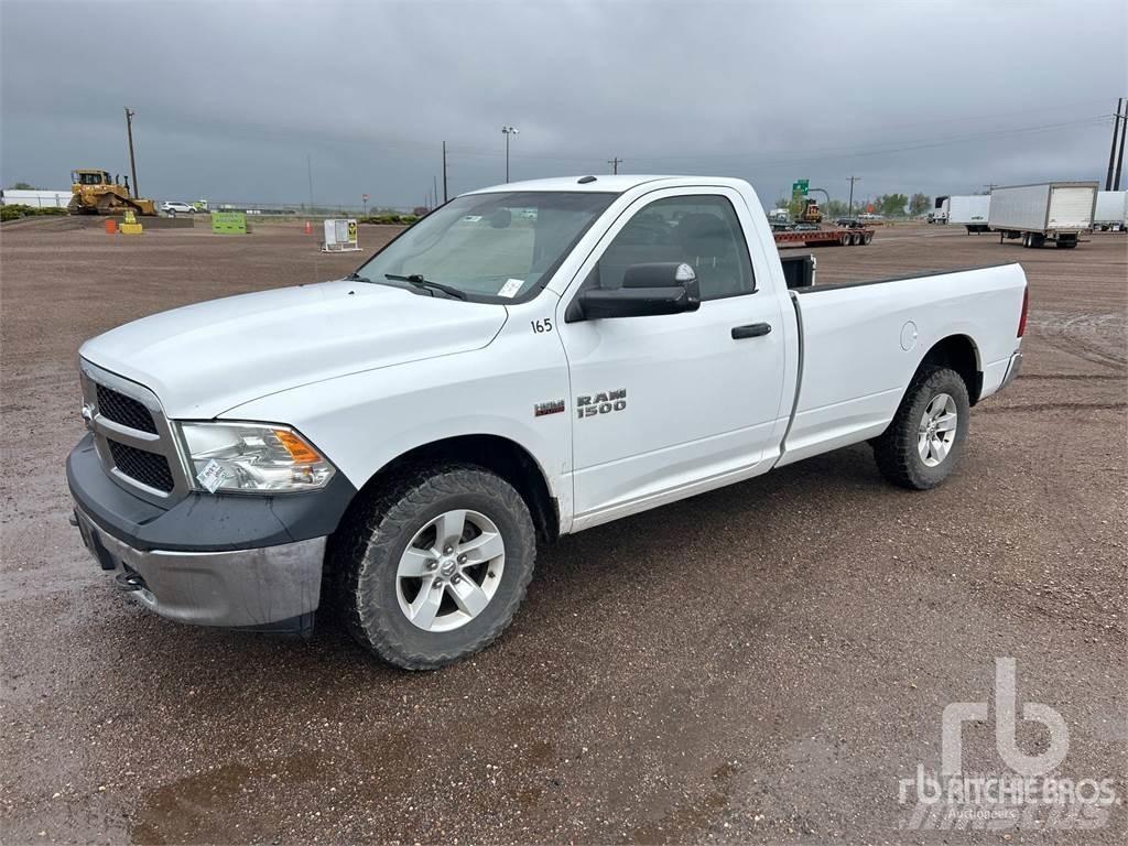 RAM 1500 Vieglais kravas automobilis/izkraušana no sāniem