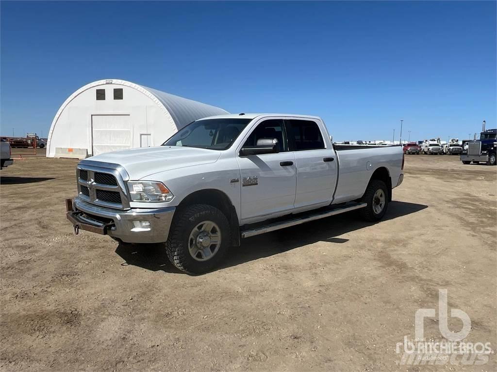 RAM 2500 Vieglais kravas automobilis/izkraušana no sāniem