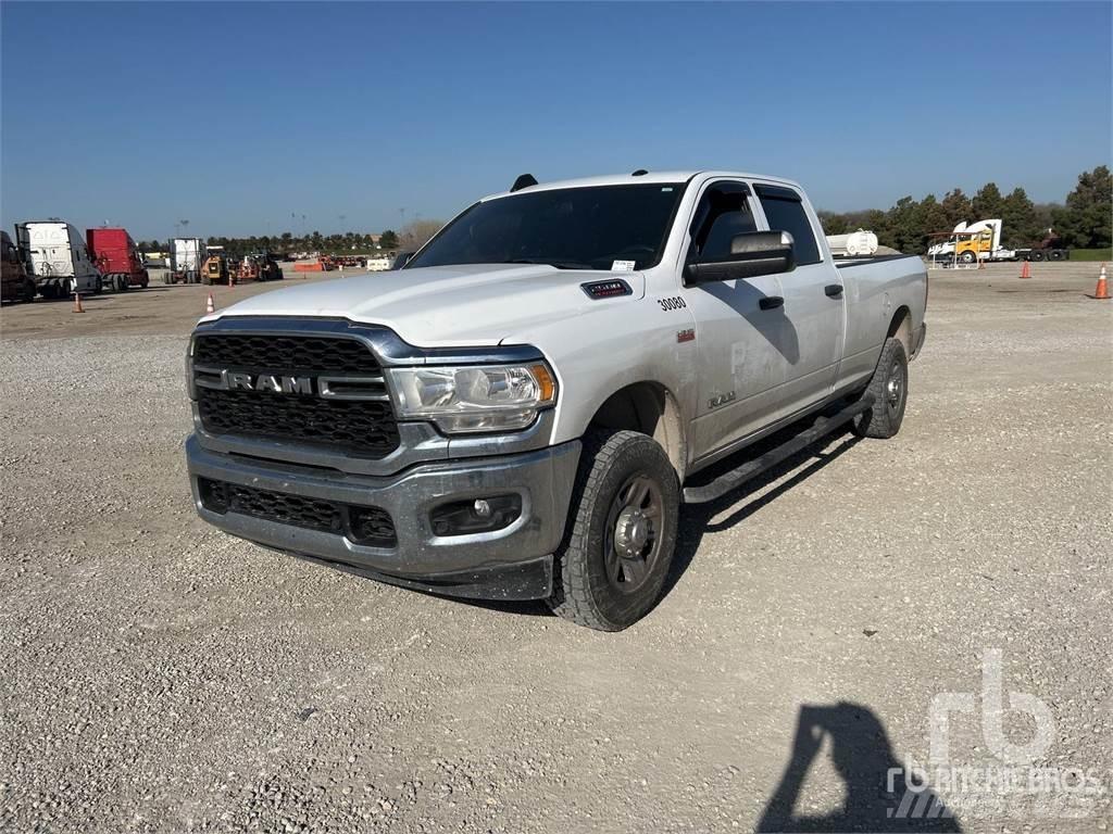 RAM 2500 Vieglais kravas automobilis/izkraušana no sāniem