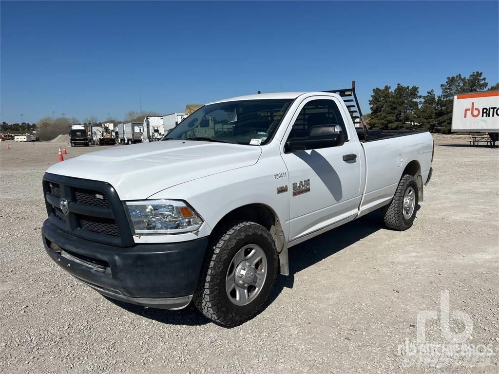 RAM 2500 Vieglais kravas automobilis/izkraušana no sāniem