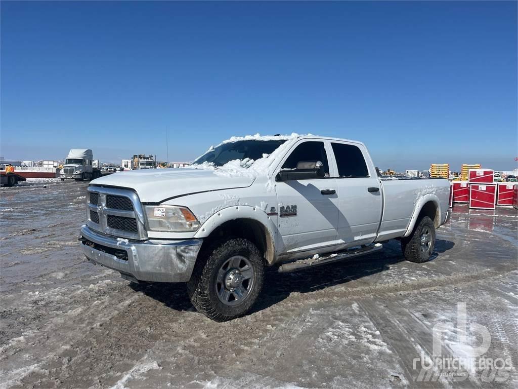 RAM 2500 Vieglais kravas automobilis/izkraušana no sāniem