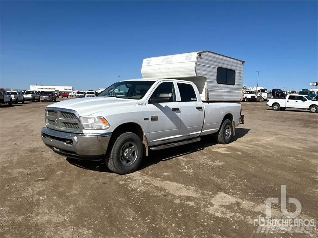 RAM 2500 Vieglais kravas automobilis/izkraušana no sāniem