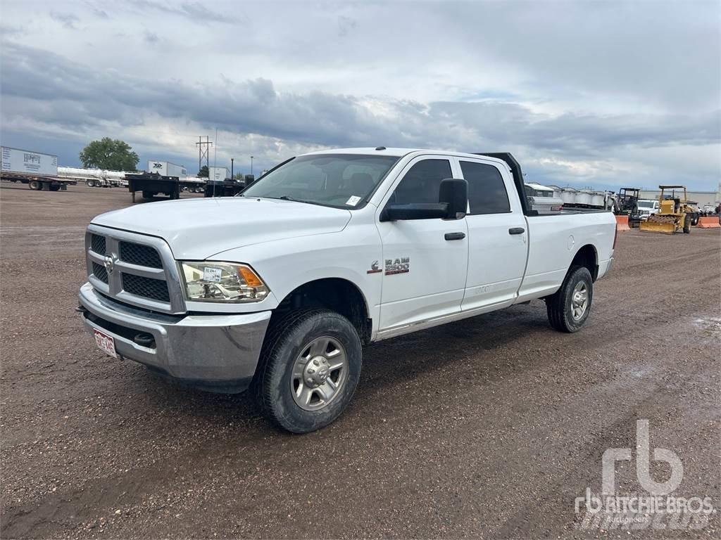 RAM 2500 Vieglais kravas automobilis/izkraušana no sāniem