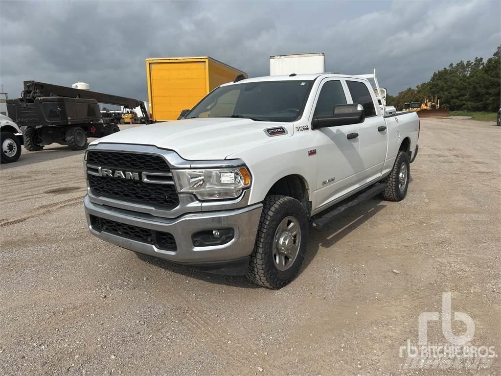 RAM 2500 Vieglais kravas automobilis/izkraušana no sāniem