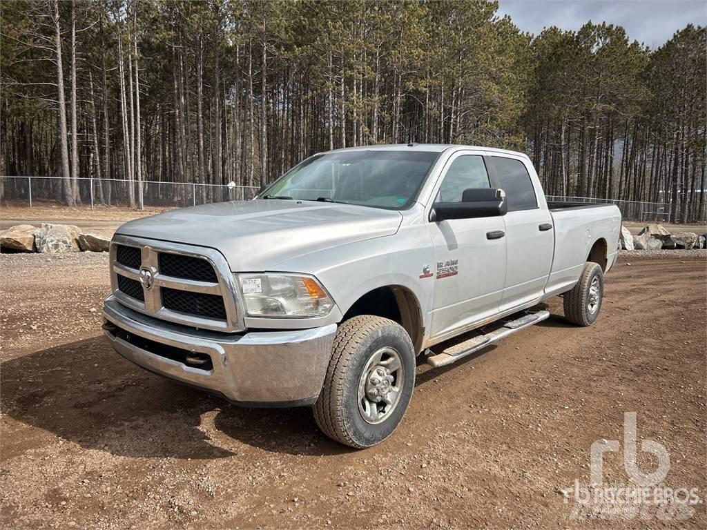 RAM 2500 Vieglais kravas automobilis/izkraušana no sāniem