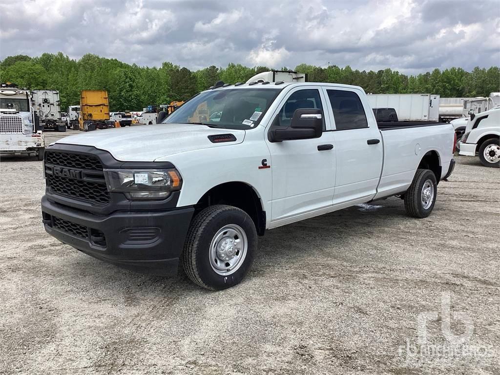 RAM 2500 Vieglais kravas automobilis/izkraušana no sāniem