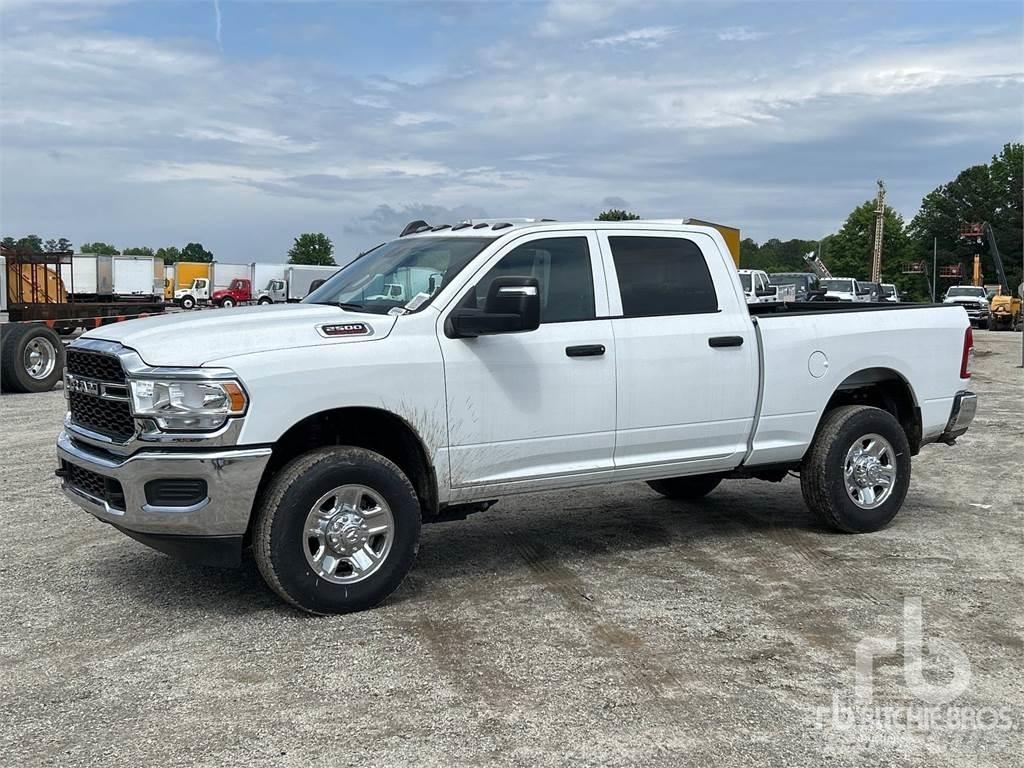 RAM 2500 Vieglais kravas automobilis/izkraušana no sāniem
