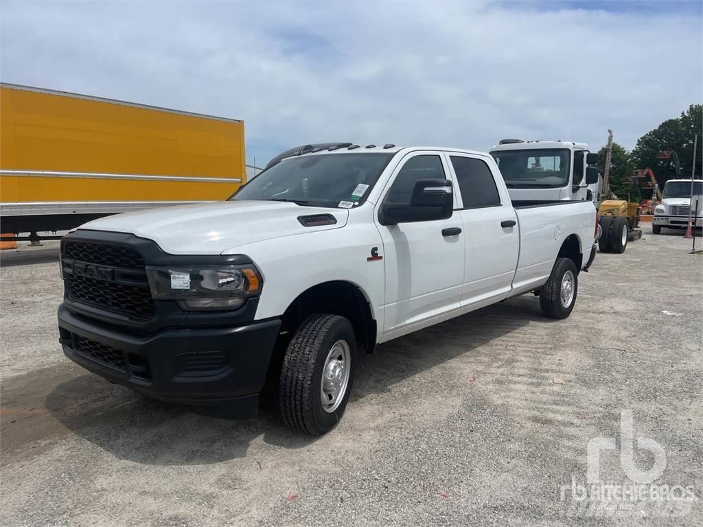 RAM 2500 Vieglais kravas automobilis/izkraušana no sāniem