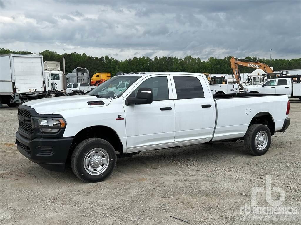 RAM 2500 Vieglais kravas automobilis/izkraušana no sāniem