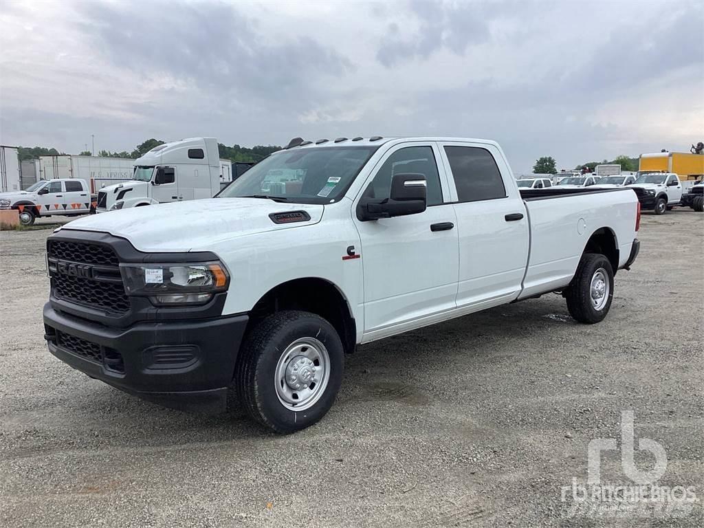 RAM 2500 Vieglais kravas automobilis/izkraušana no sāniem