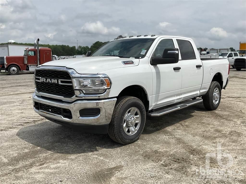 RAM 2500 Vieglais kravas automobilis/izkraušana no sāniem