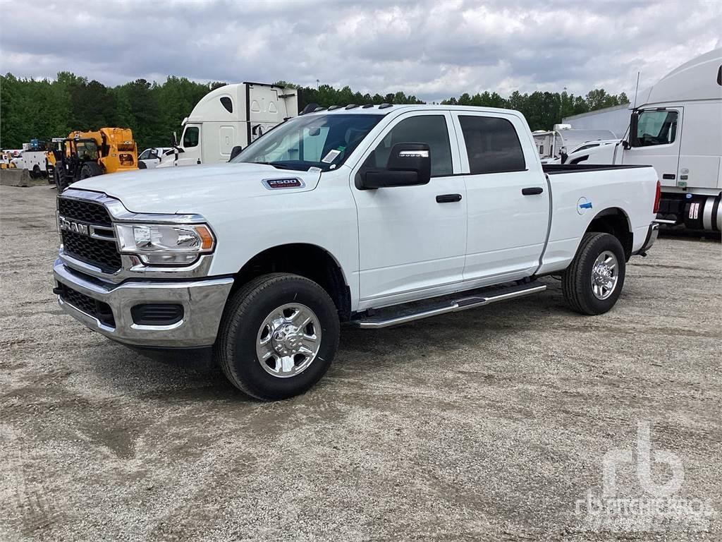 RAM 2500 Vieglais kravas automobilis/izkraušana no sāniem