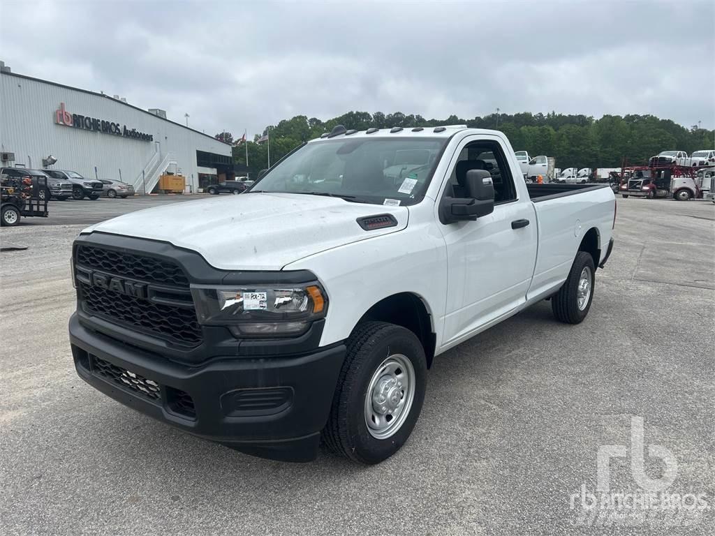 RAM 2500 Vieglais kravas automobilis/izkraušana no sāniem