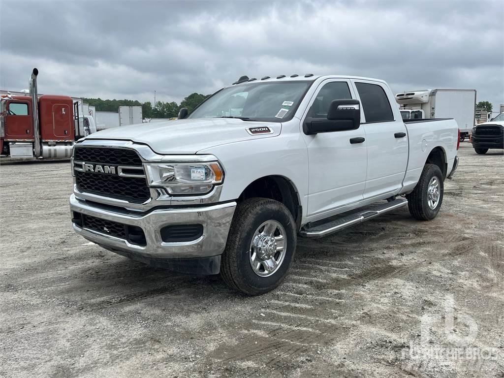 RAM 2500 Vieglais kravas automobilis/izkraušana no sāniem