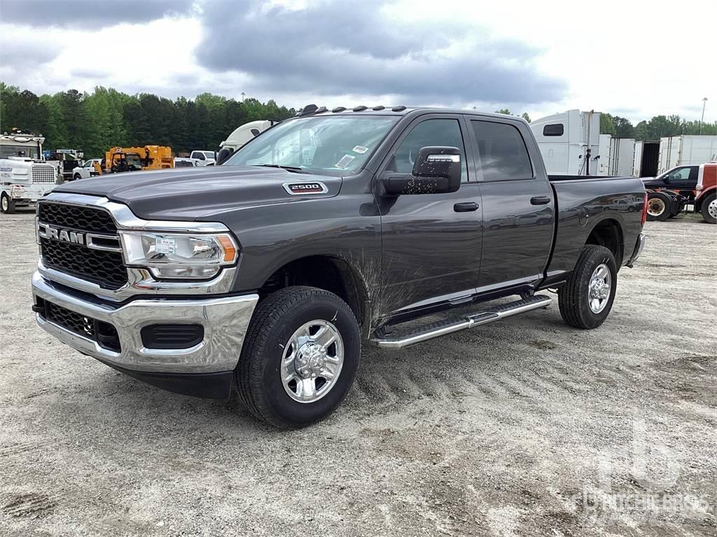 RAM 2500 Vieglais kravas automobilis/izkraušana no sāniem