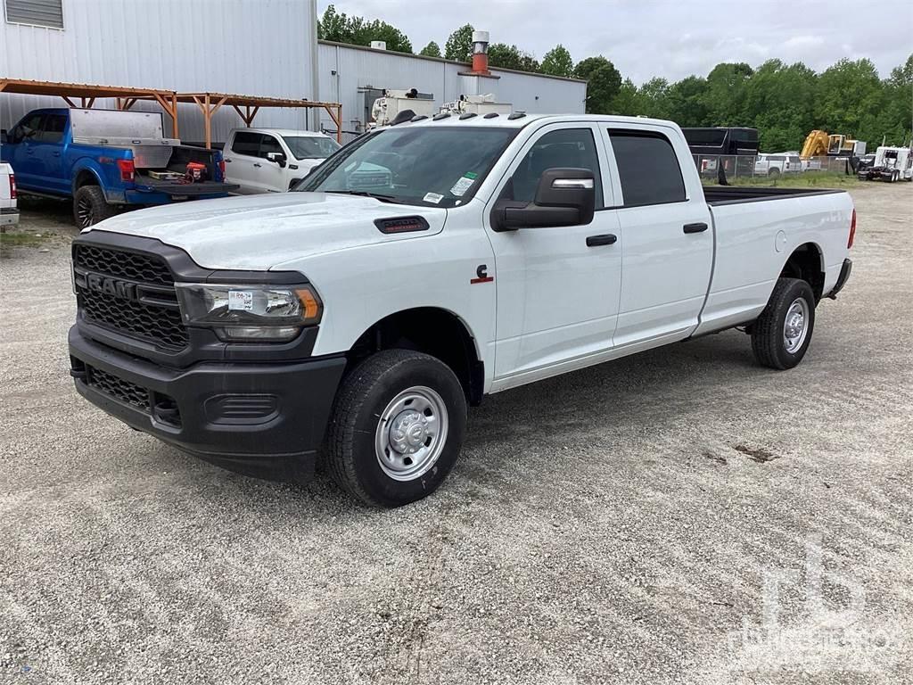 RAM 2500 Vieglais kravas automobilis/izkraušana no sāniem