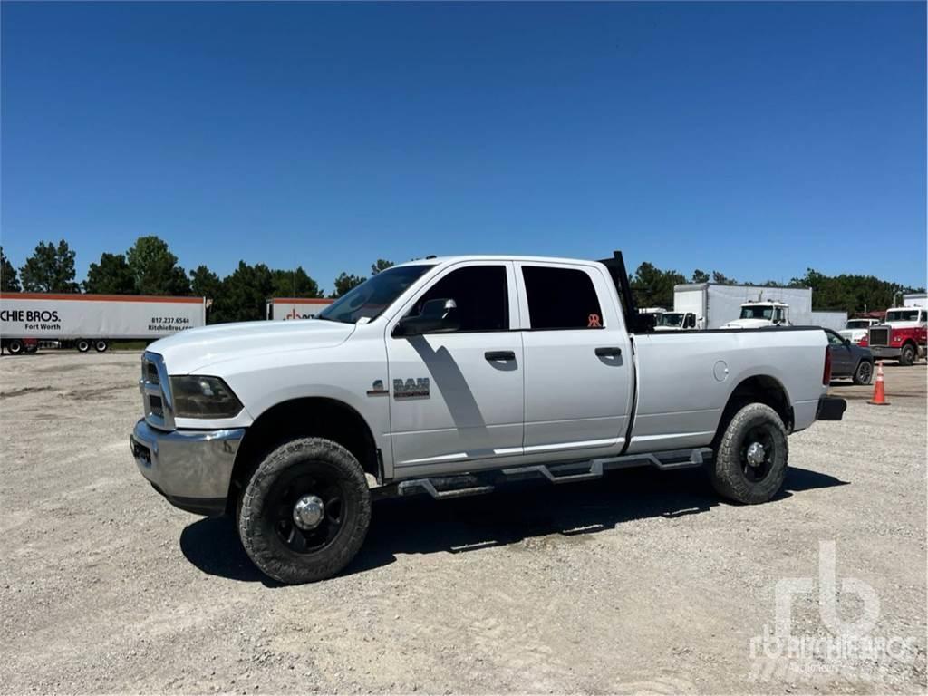 RAM 2500 Vieglais kravas automobilis/izkraušana no sāniem