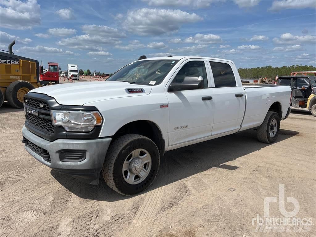 RAM 2500 Vieglais kravas automobilis/izkraušana no sāniem