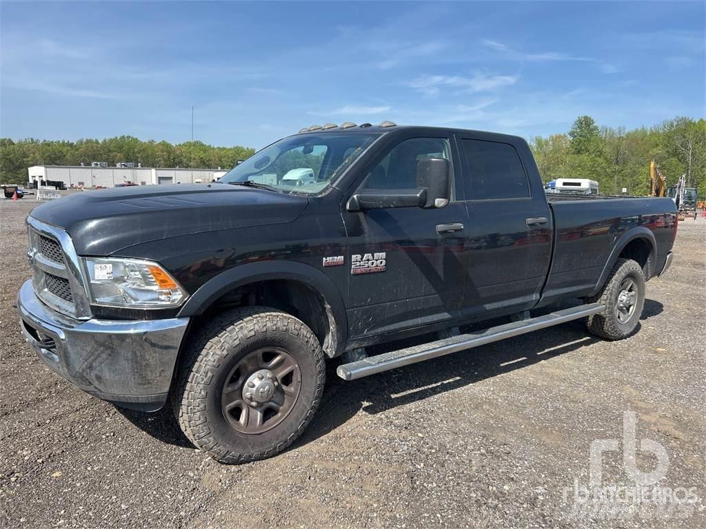 RAM 2500 Vieglais kravas automobilis/izkraušana no sāniem