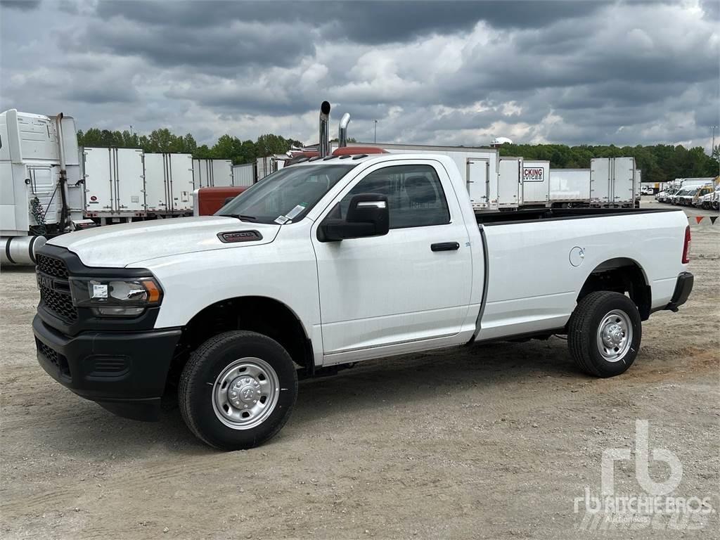 RAM 2500 Vieglais kravas automobilis/izkraušana no sāniem
