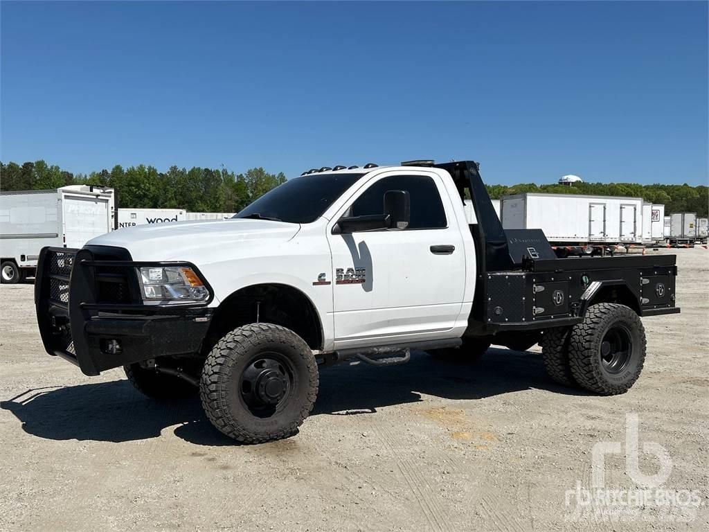 RAM 3500 Platformas/izkraušana no sāniem