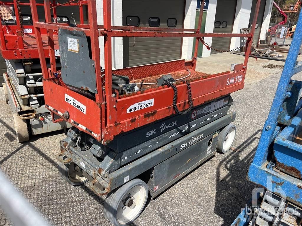 SkyJack SJ3220 Šķerveida pacēlāji