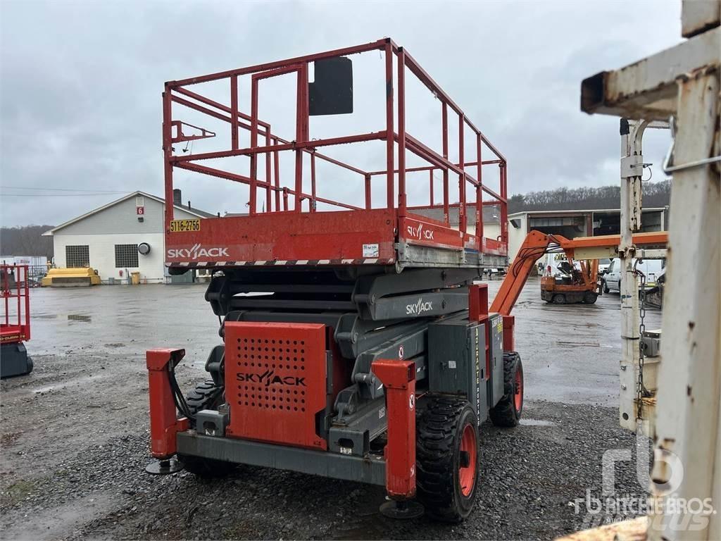SkyJack SJ8841 Šķerveida pacēlāji