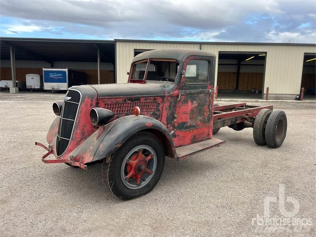  STUDEBAKER 4x2 Autocisterna