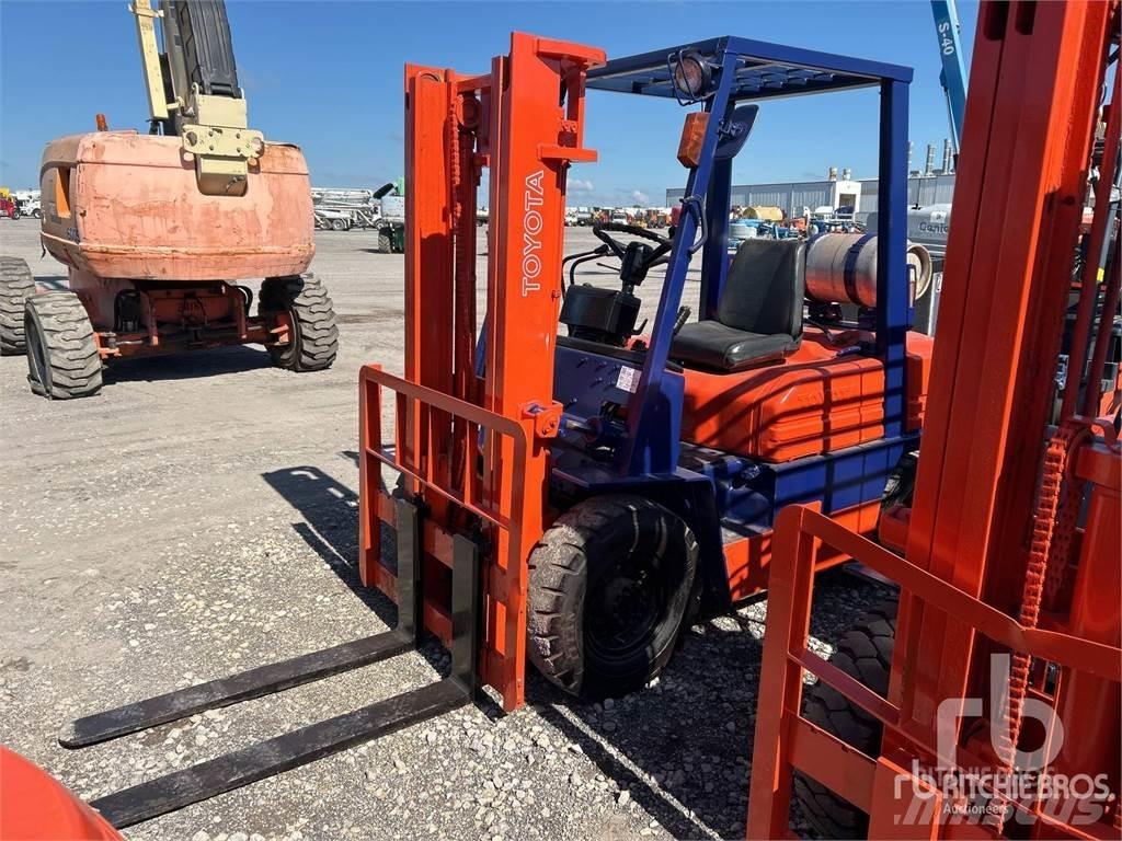 Toyota 5FG25 Tehnika ar dīzeļa dzinēju