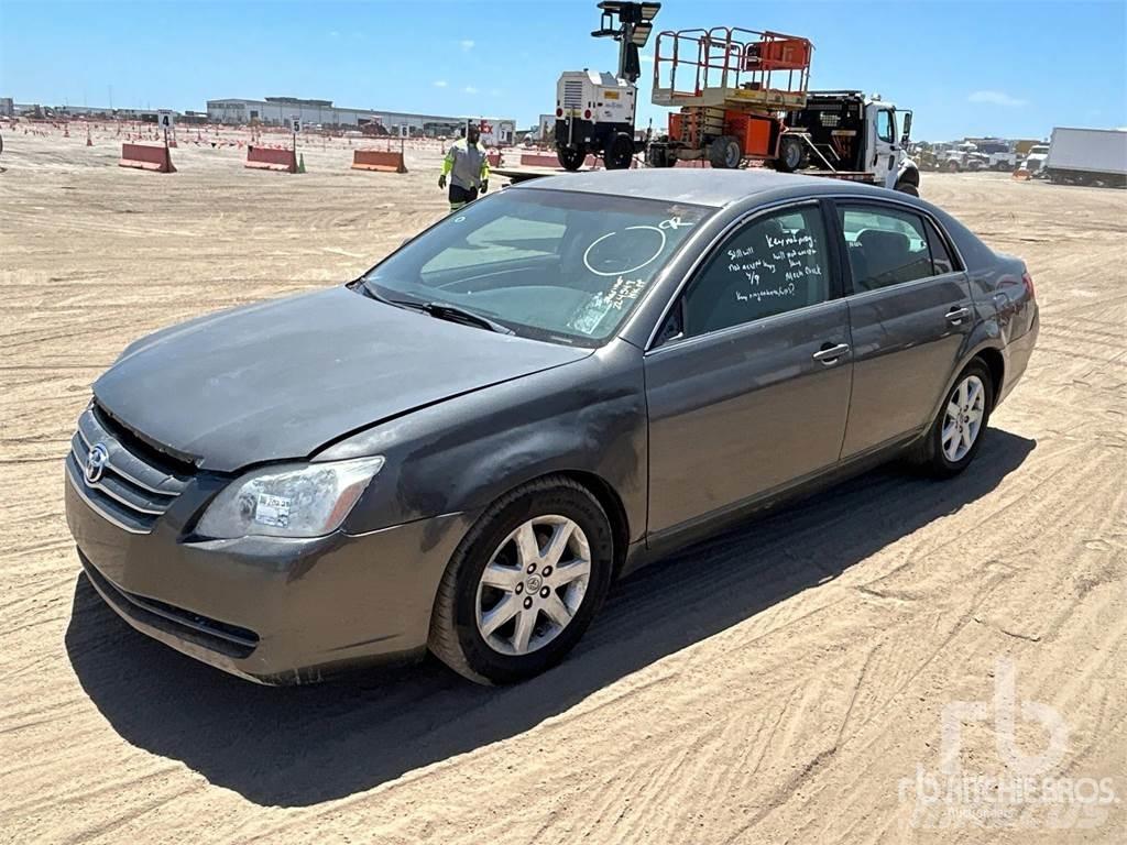 Toyota AVALON Automašīnas