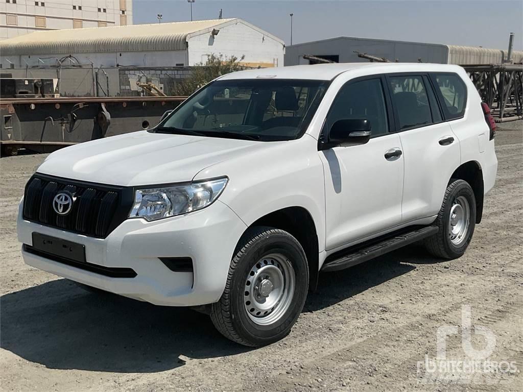 Toyota PRADO Vieglais kravas automobilis/izkraušana no sāniem