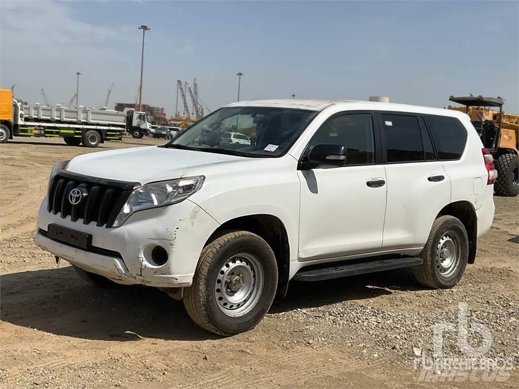 Toyota PRADO Vieglais kravas automobilis/izkraušana no sāniem