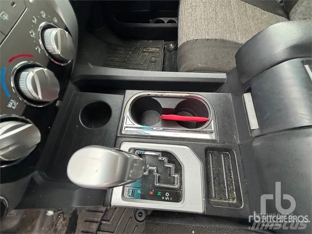 Toyota TUNDRA Vieglais kravas automobilis/izkraušana no sāniem