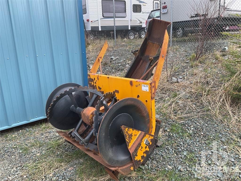 Trackless XX-51 Sniega metēji