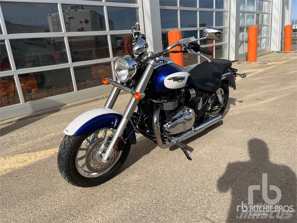 Triumph AMERICA Automašīnas