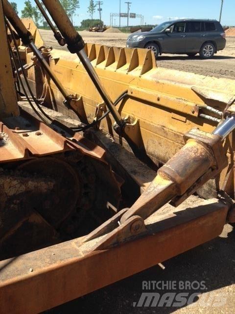 CAT D6H Kāpurķēžu buldozeri
