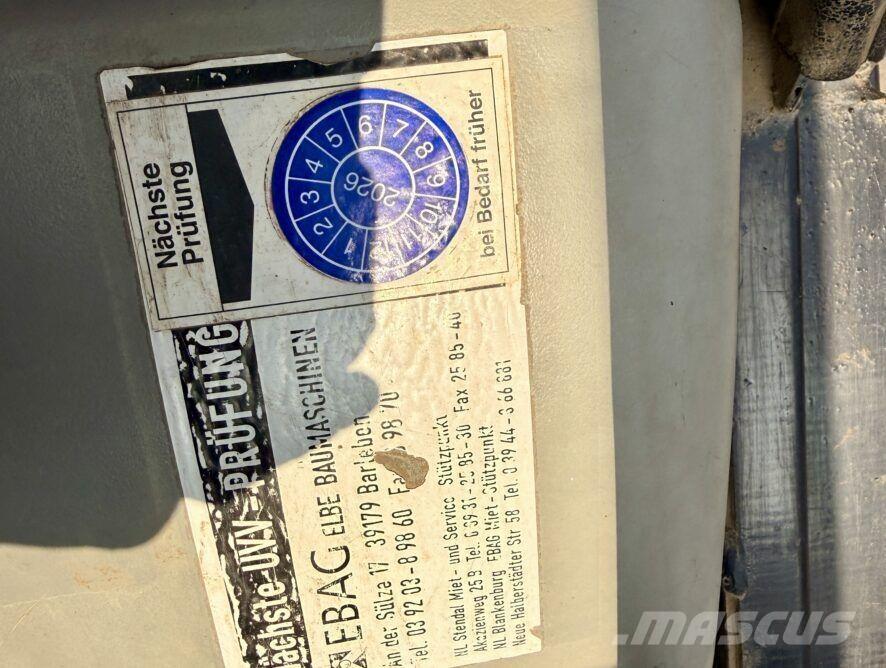 CAT 906 Iekrāvēji uz riteņiem