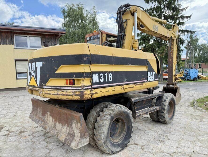 CAT M318 Ekskavatori uz riteņiem