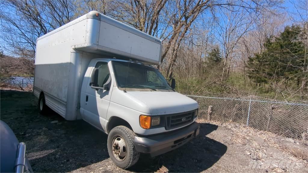 Ford E450 Furgons
