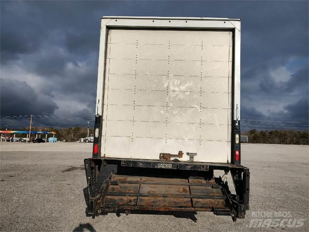 Freightliner M2 Furgons