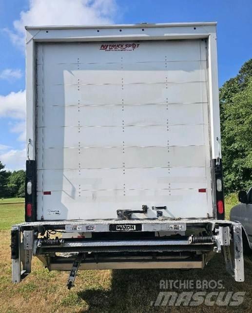 Freightliner M2 Furgons