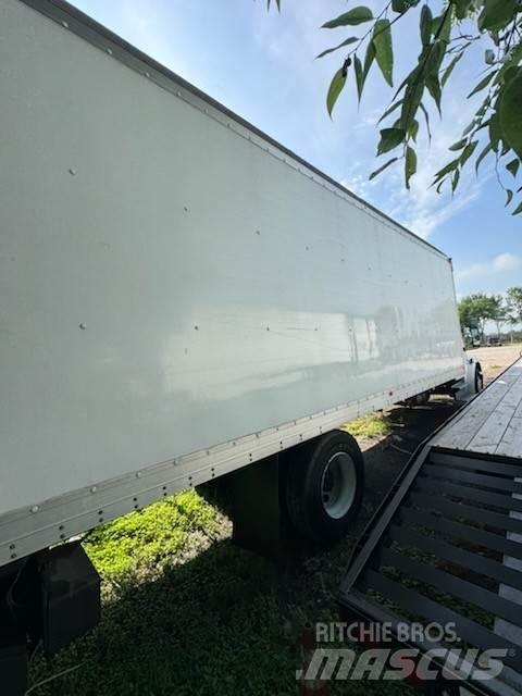 Freightliner M2 Furgons