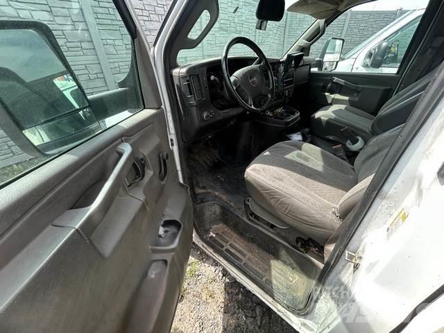 GMC Savana 4500 Furgons