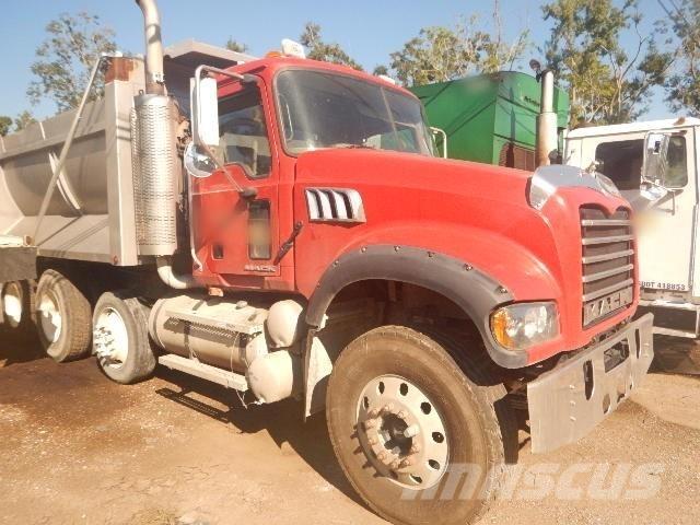 Mack GU713 Pašizgāzējs